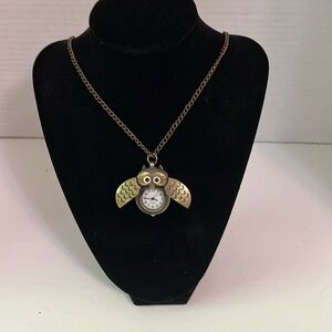 Hooter owl neckless watch pendant white dial bronze tone 30” chain wings open